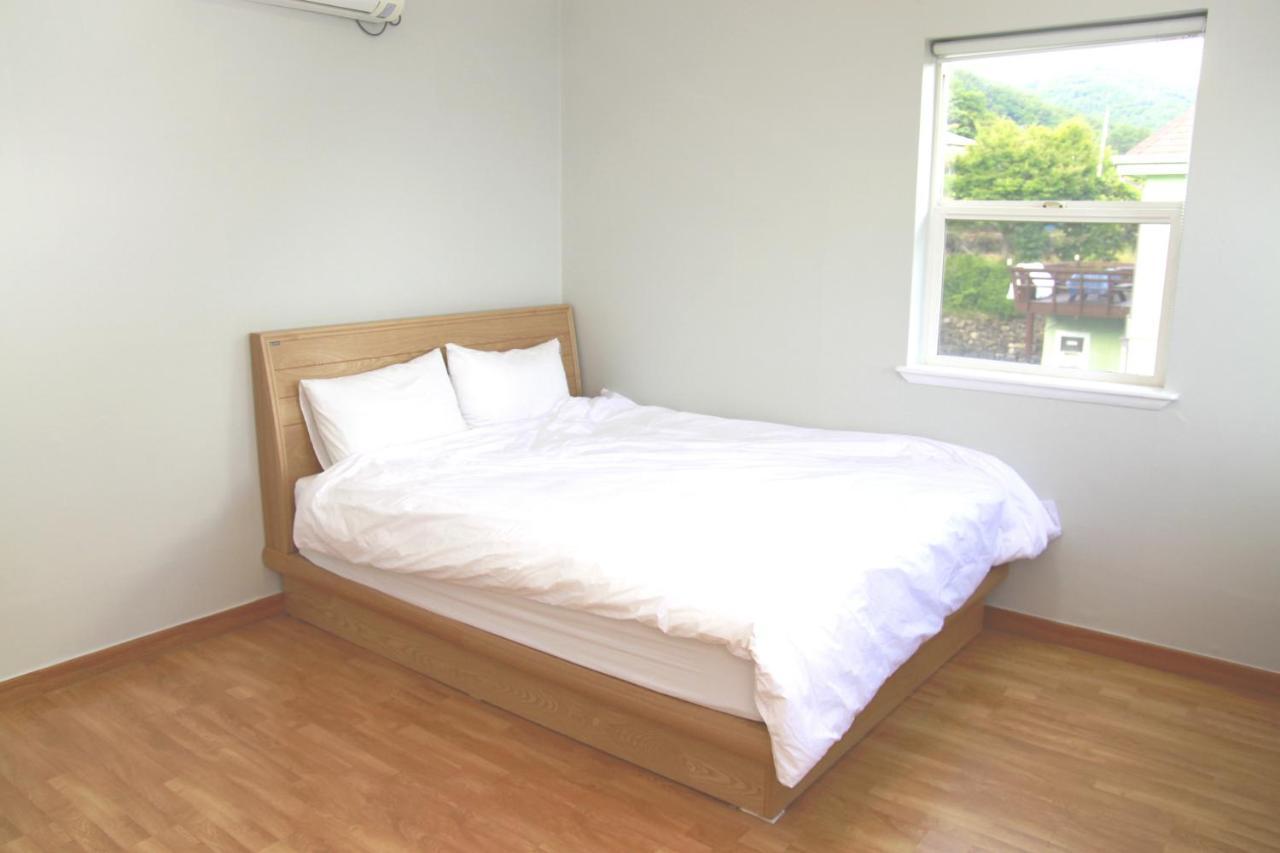 American Village Pension Manoa Namhae Exterior photo