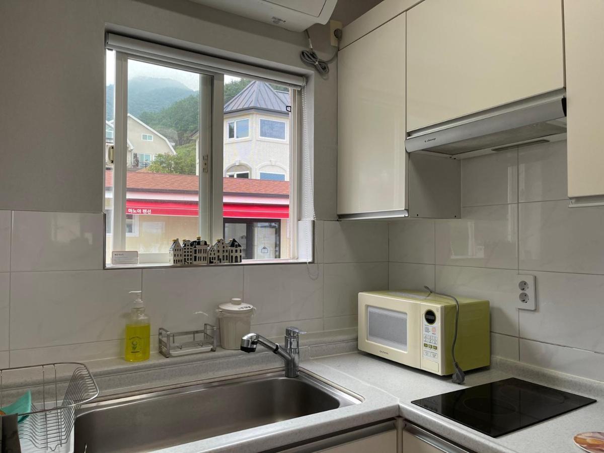 American Village Pension Manoa Namhae Exterior photo